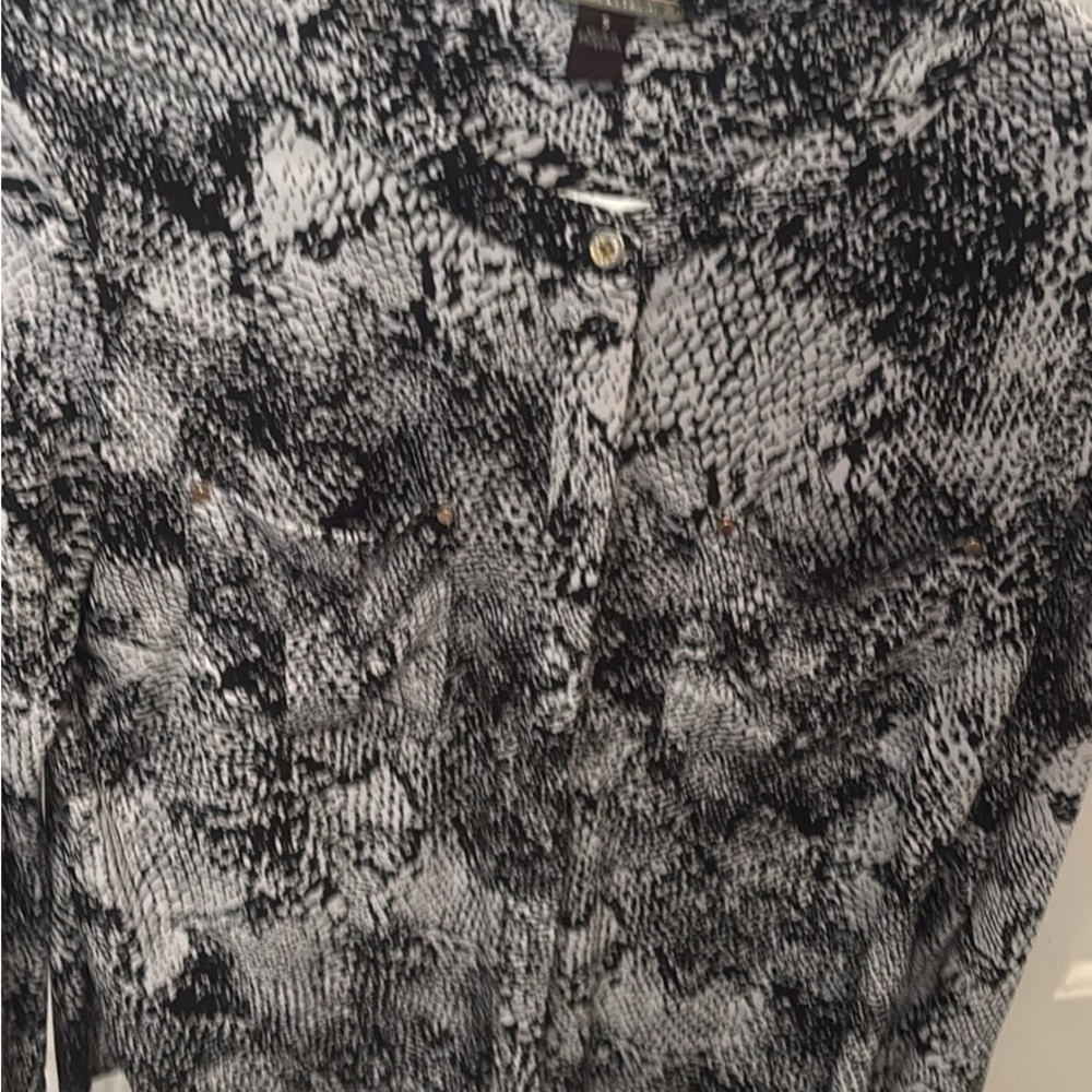 Dana Buchman Monochrome Snakeskin Button Down Shirt